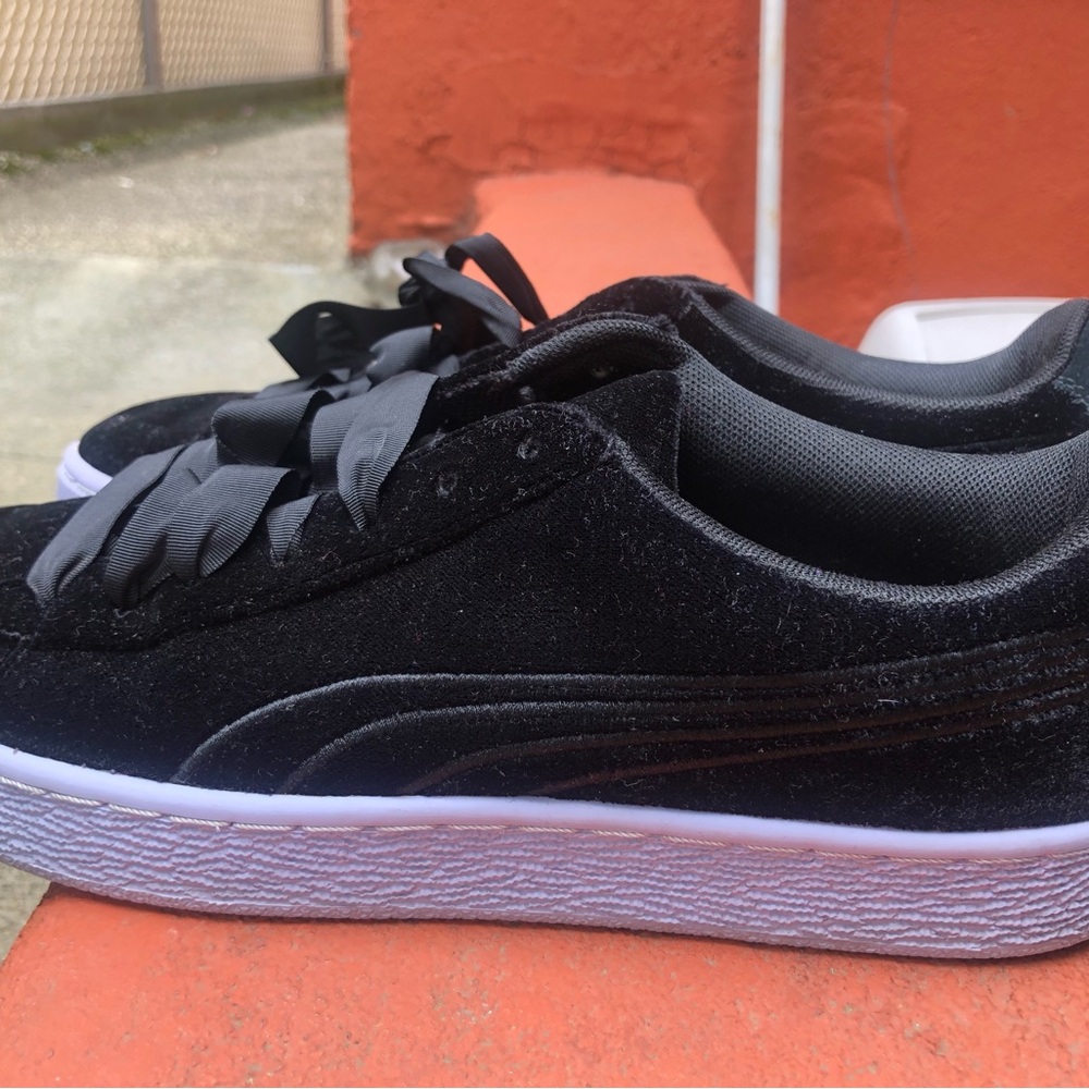 Puma sneakers (black and lavender)